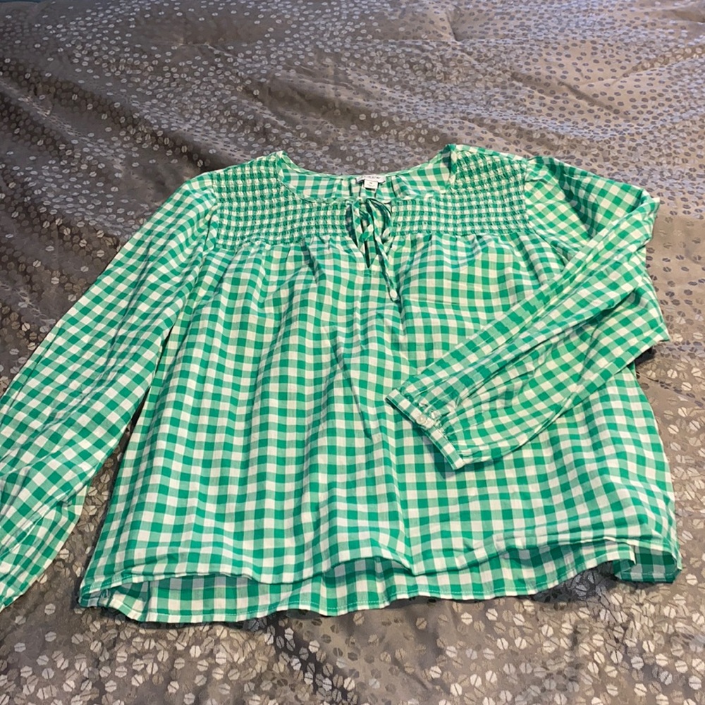 J Crew woman’s green & white gingham love sleeve shirt! Size medium